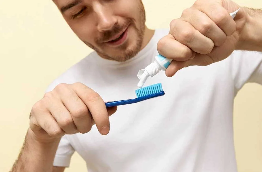 Привычки использования зубной нити для здоровья полости рта