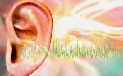 Биение в ухе: симптомы и лечение