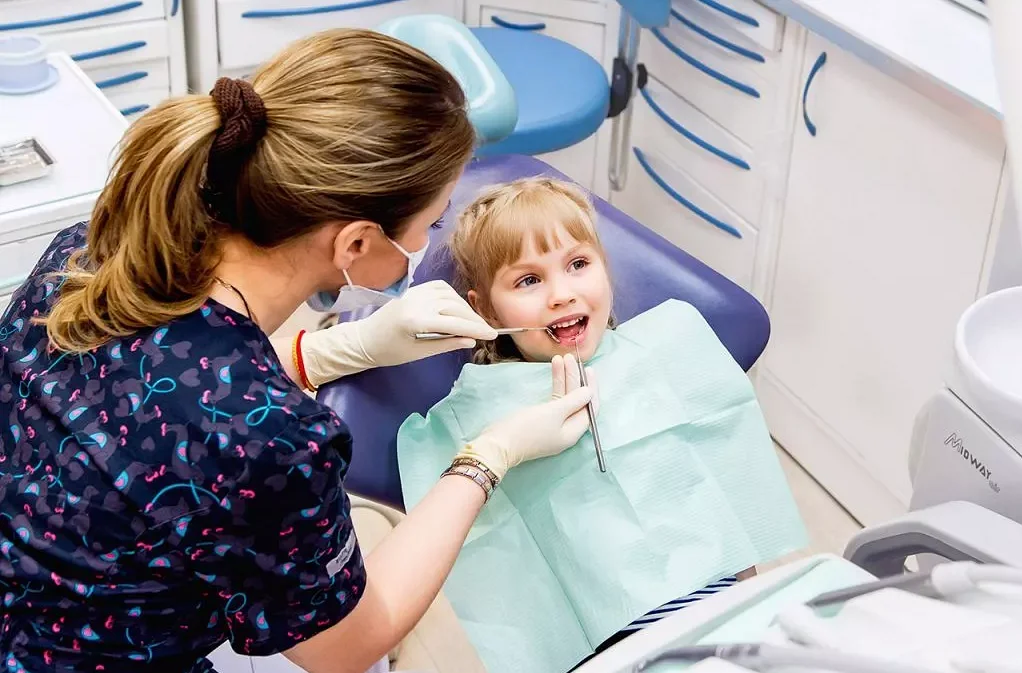 Детский зубной рот: анатомические особенности и их влияние на лечение