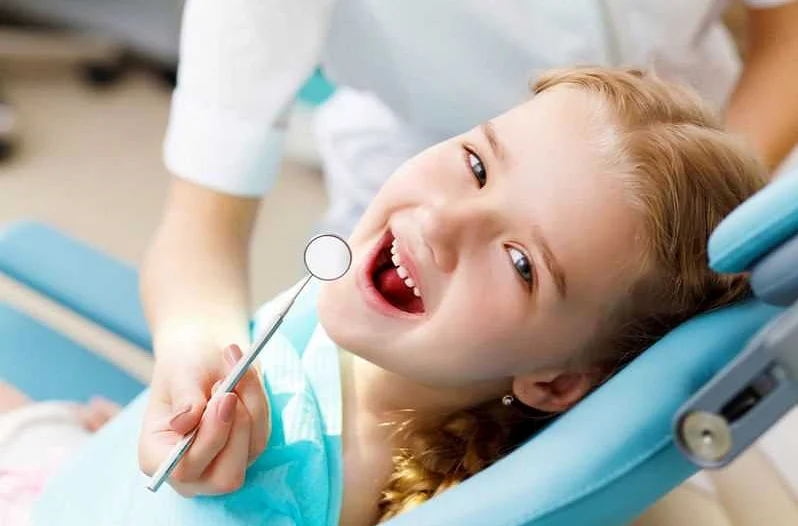 Снятие страха перед посещением стоматолога: психологическая подготовка и комфорт в детской стоматологии