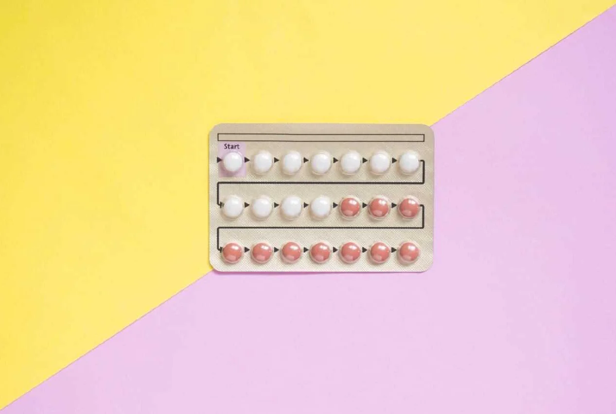 Две таблетки орального контрацептива