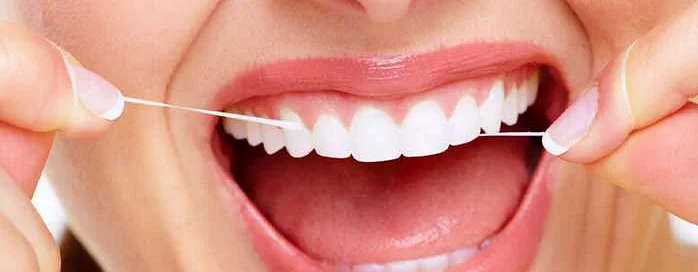 Профилактика заболеваний полости рта с помощью зубной нити