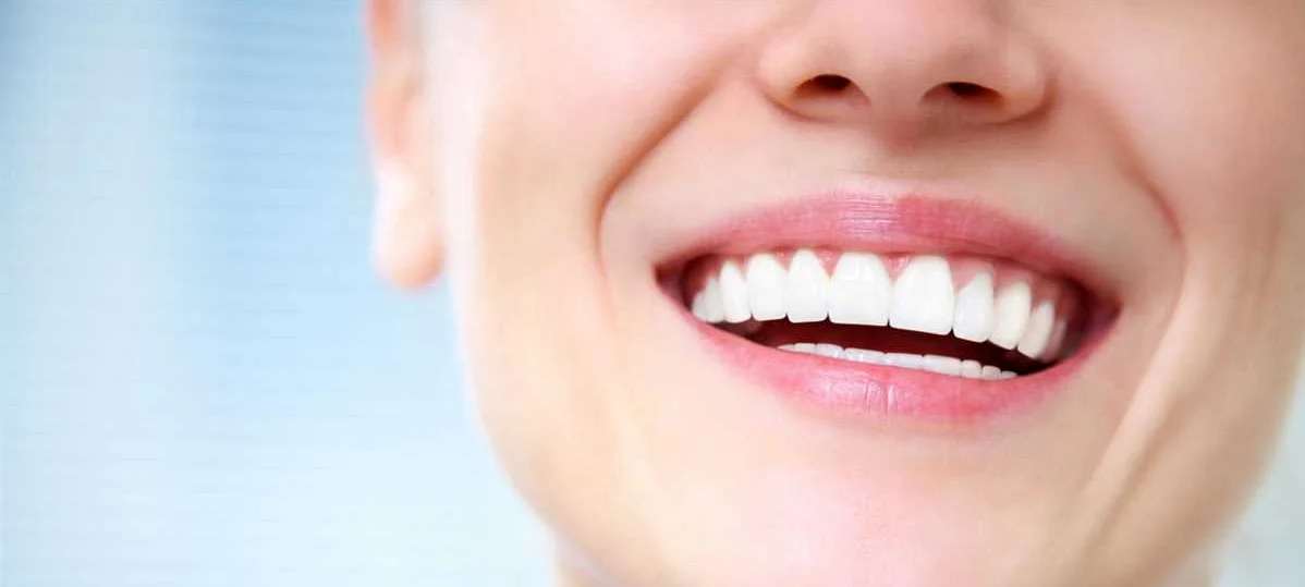 Почему фторидсодержащие пасты являются лучшим выбором для защиты зубной эмали