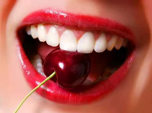 Какие продукты избегать, чтобы сохранить зубы белесыми