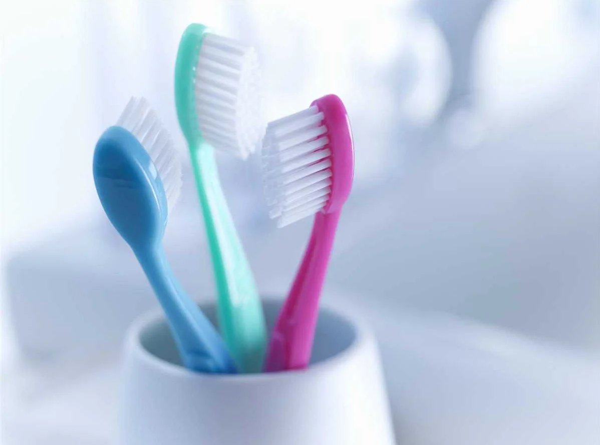 Выбор эффективной зубной щетки для полной гигиены полости рта
