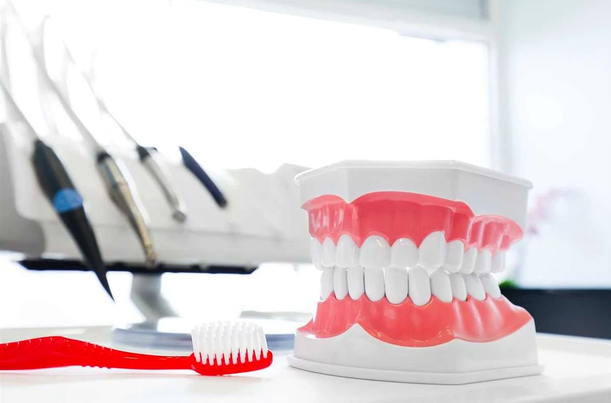 Регулярно посещайте стоматолога