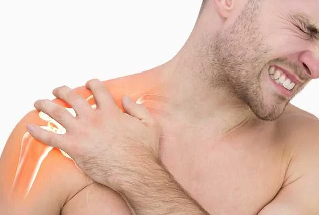 Подбор удобного матраса и подушки для снятия боли в плечах