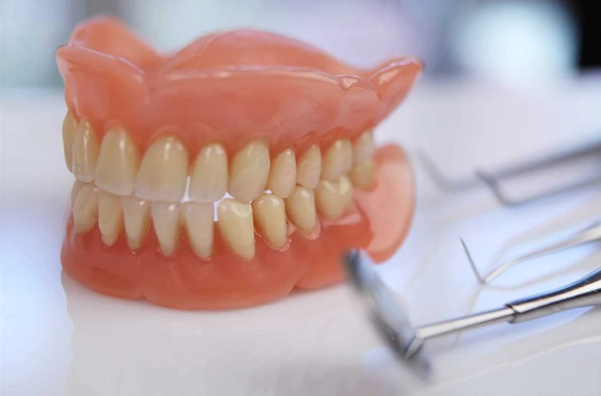 Возможность сохранения смежных зубов