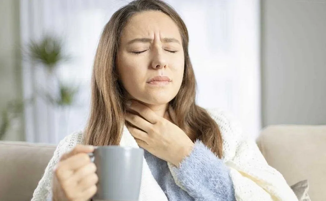 Какая роль играет вирус в появлении першения горла и кашля?