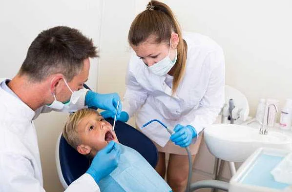 Уход за пломбами молочных зубов у детей