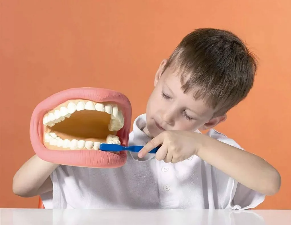 Почему важно обращаться к детскому стоматологу?