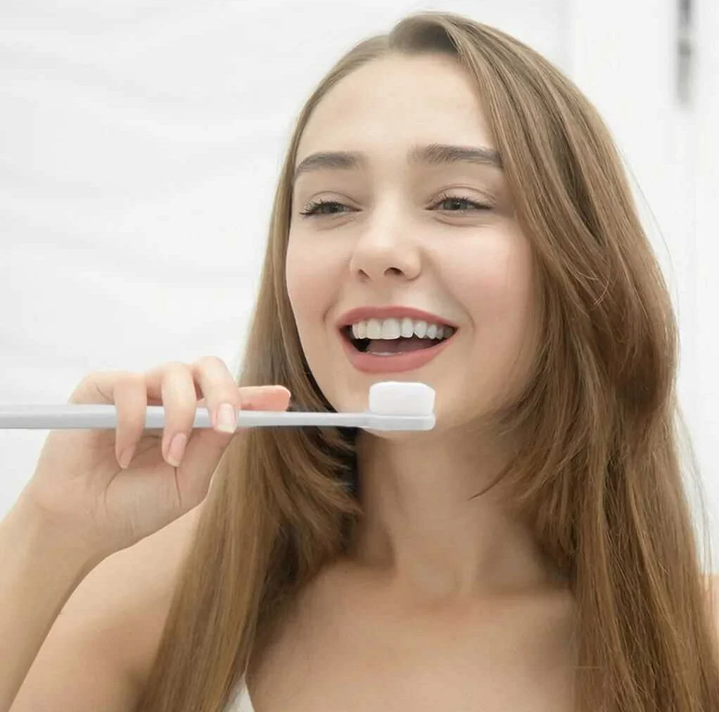 Зубная щетка с межзубной щеткой - эффективный способ для более глубокой и интенсивной чистки зубов